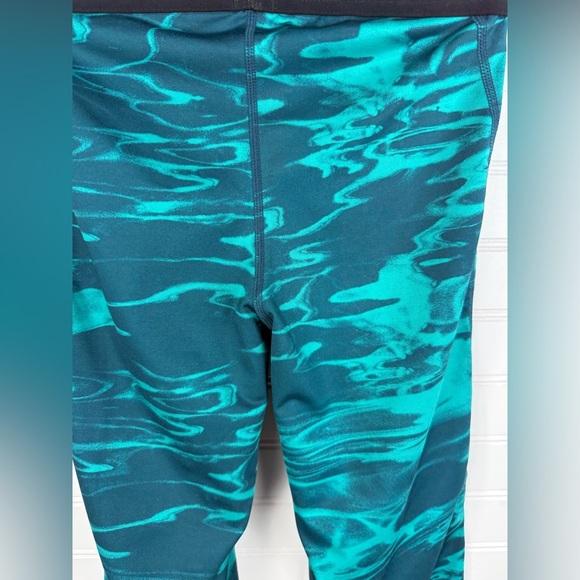 Nike Pro women’s blue & green Dri Fit cropped leggings. Size XS. - Picture 4 of 7